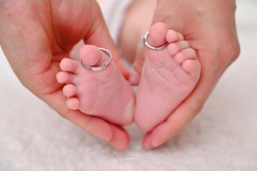 阿克苏怀孕肚子一边高一边低 阿克苏怀孕肚子一边高一边低